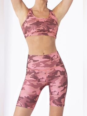 🩷 2 piece Wear It To Heart Camo Workout Blush Strappy Bra + Bike Shorts Size M